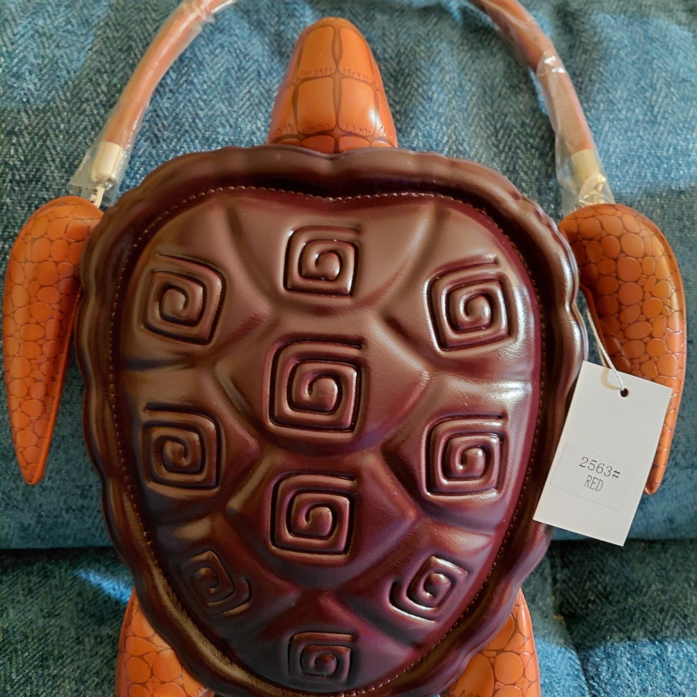 Unique Turtle-Shaped Handbag - image 1
